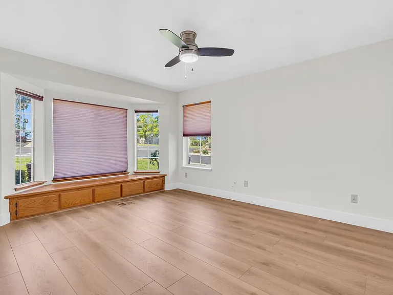 5650 Edgeview Dr — Photo 8