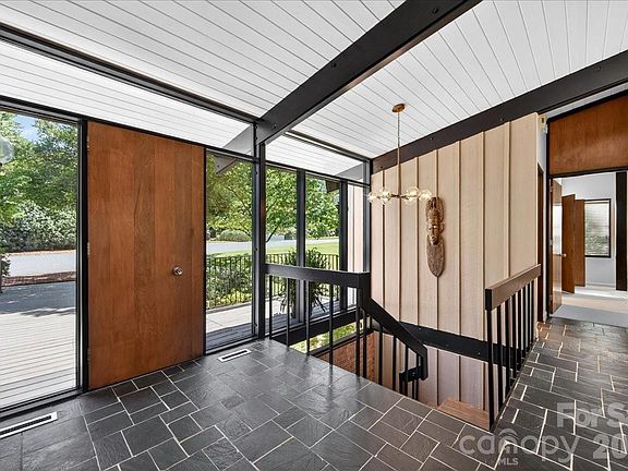 4th image of 3409 Knob Hill Ct