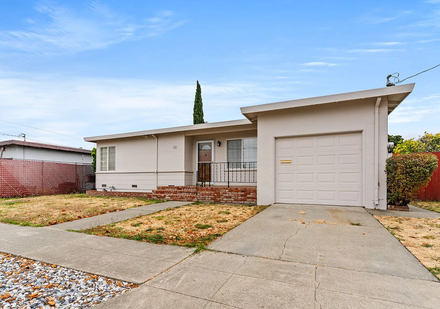 Renovated Modern 3-Bed | 1-Bath Home in Hayward — Photo 1