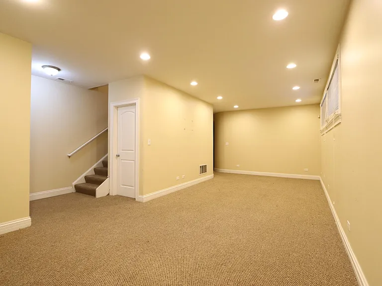 2425 W Arthington St #1 — Photo 15