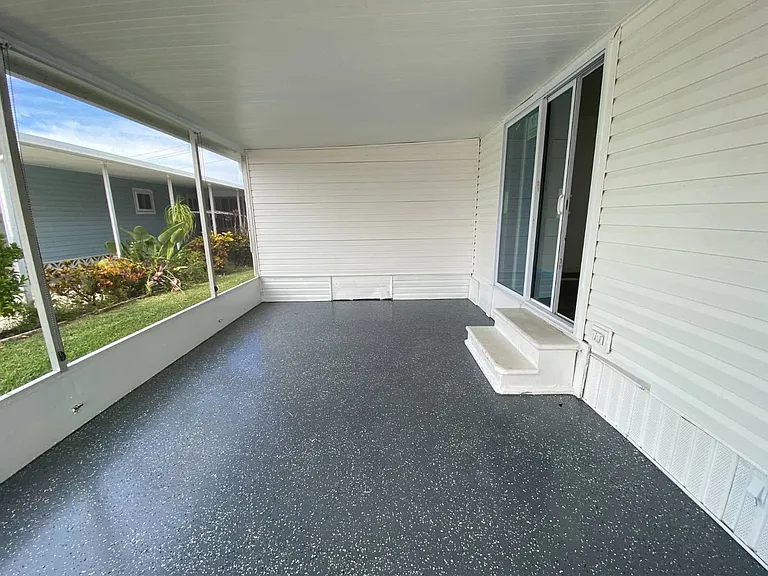 12 Shoreland Dr — Photo 7