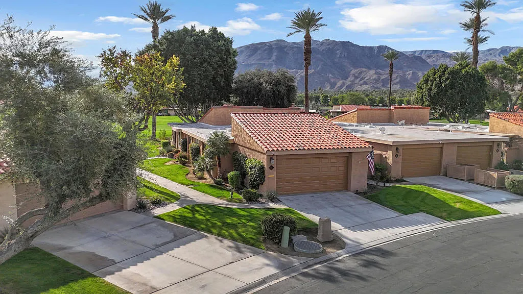 3 bed, 2.0 bath, 1581 sqft, $3,700 — Photo 3