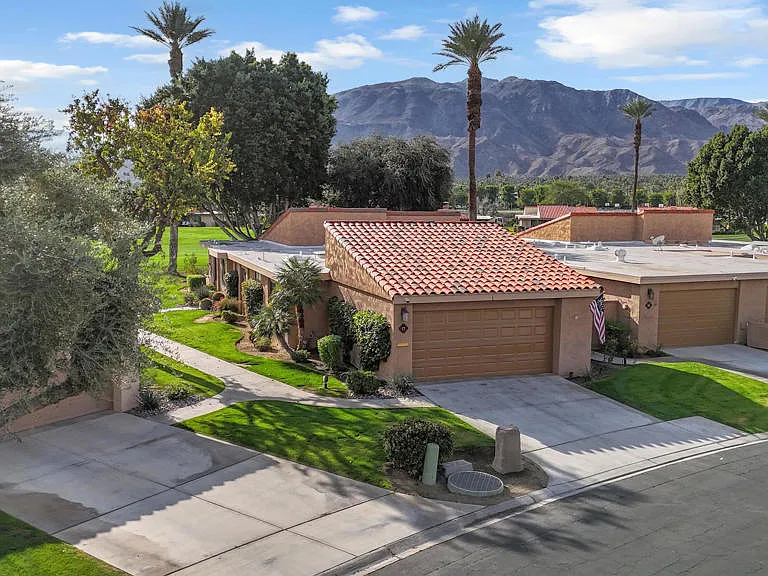 17 Lugo Dr — Photo 3