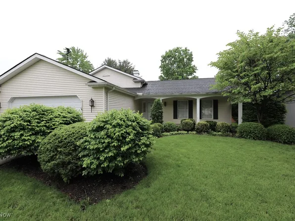 14421 Pine Lakes Dr, Strongsville, OH 44136