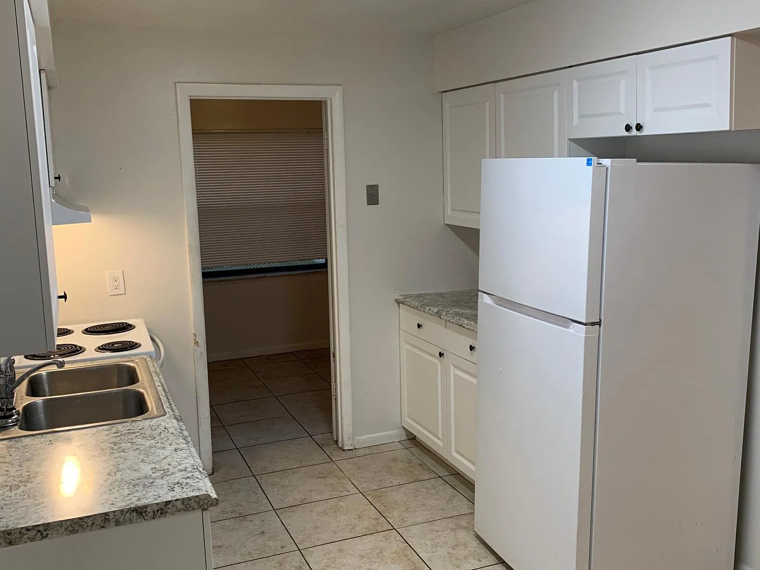 3 bed, 972 sqft, $1,800 — Photo 4