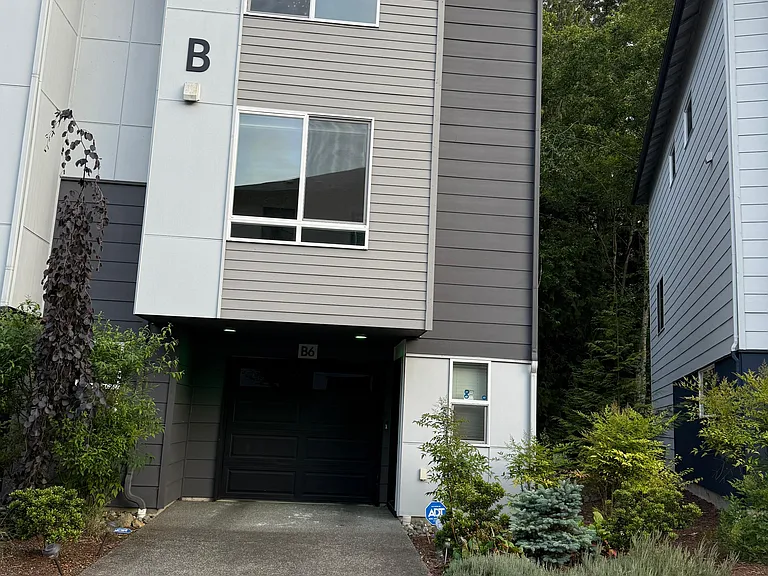 13117 3rd Ave SE #B6 — Photo 1