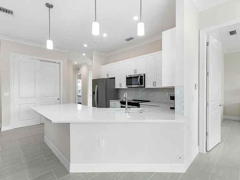 274 Indies Dr E #201 — Photo 3