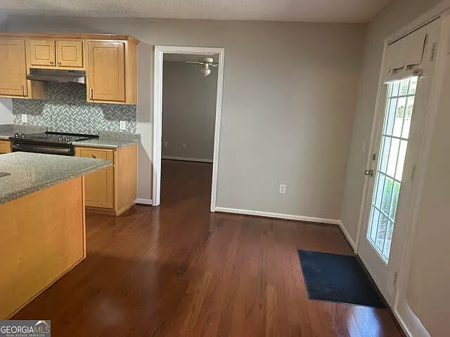 3 bed, 3.0 bath, 1872 sqft, $1,500 — Photo 3