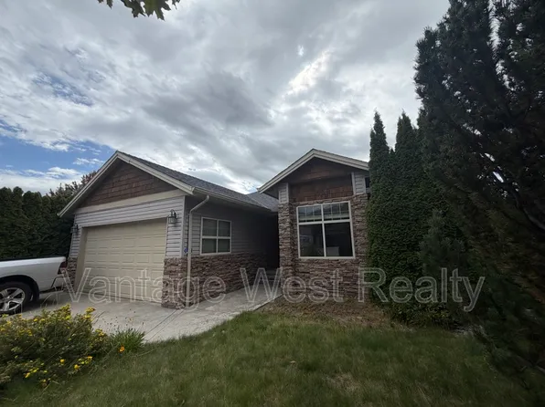 1539A Wilmot Ave, Kelowna, BC V1P 1N3