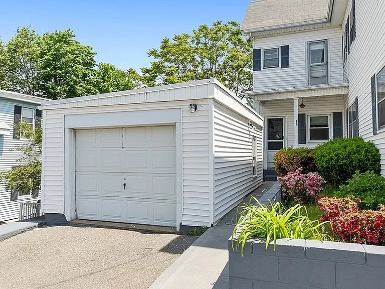 64 Arlington St — Photo 4