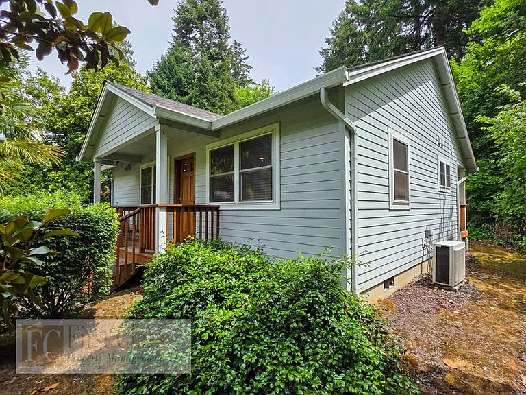 7618 SW Mayo St #B — Photo 2