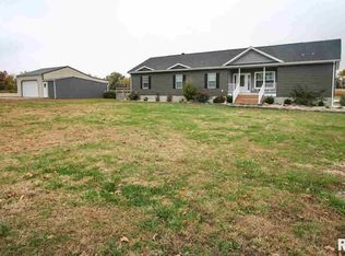 1156 N County Road 2300 Rd, Carmi, IL 62821