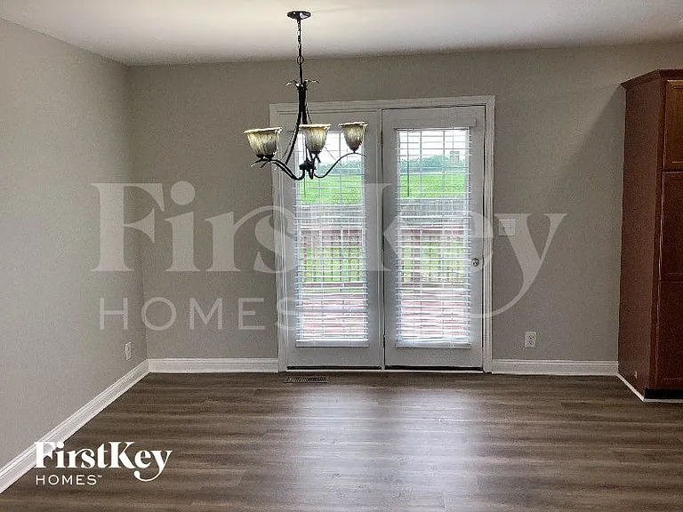 850 Samantha Ln — Photo 5