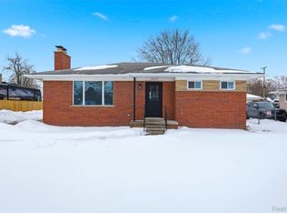 20512 Lawndale St, Saint Clair Shores, MI 48080