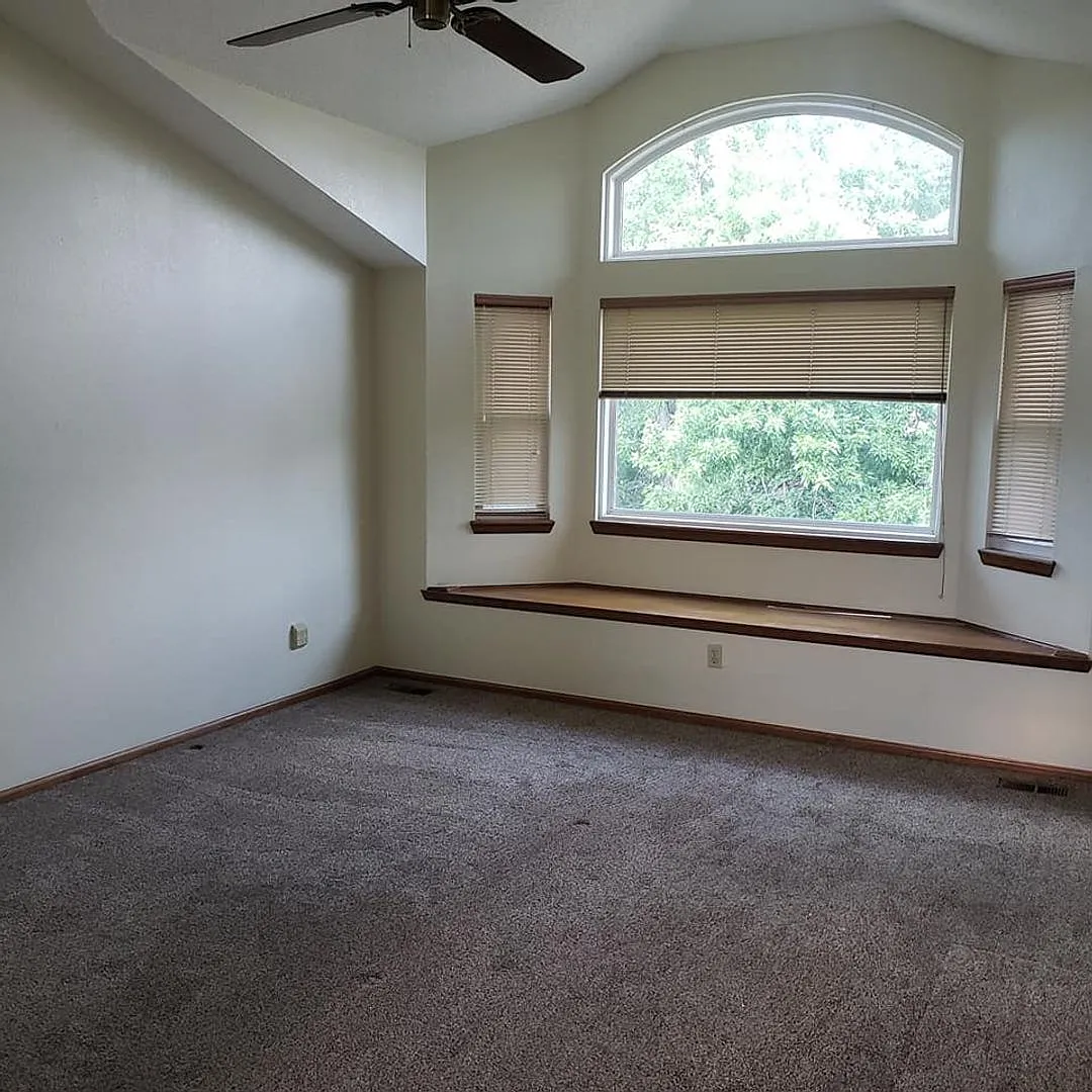 Great Highlands Ranch Home with Views! Access to HR Rec Centers included in rent! 1/2 off 1st mon... — Photo 4