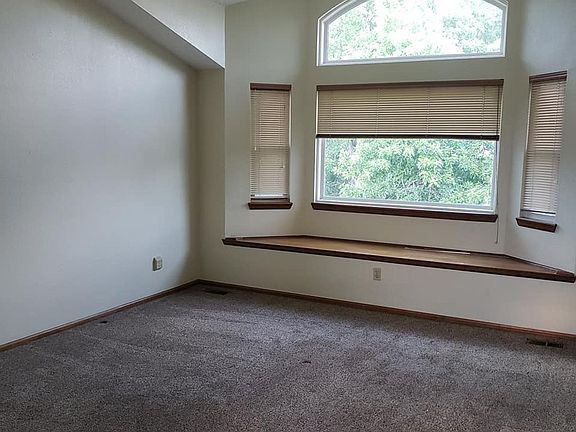 4th image of 9151 Kenwood Ct