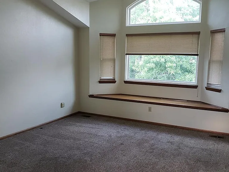 9151 Kenwood Ct — Photo 4
