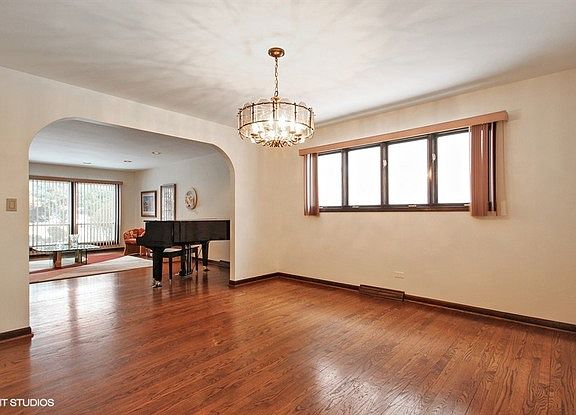 5th image of 9636 Lawler Ave