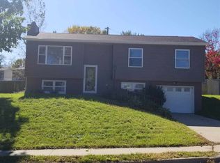 2661 Marywood Dr, Dubuque, IA 52001