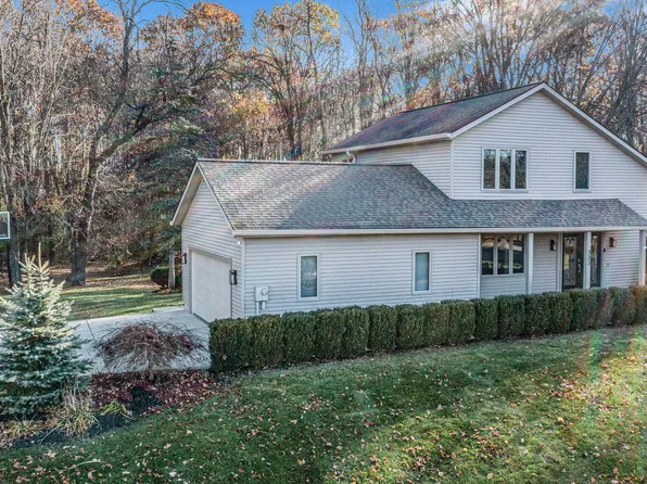 332 Club View Dr, Kalamazoo, MI 49009