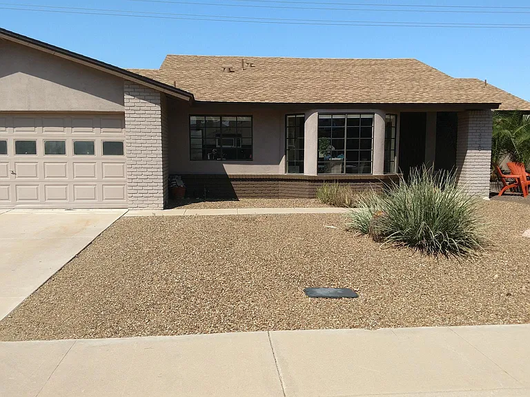 2 car garage on a quiet street, new roof and A/C