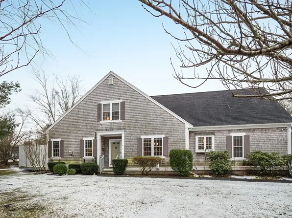 41 Stratford Rdg, Mashpee, MA 02649
