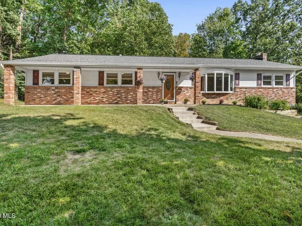 26 Appletree Lane, Clifton Park, NY 12065