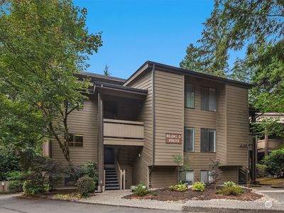 19123 Ballinger Way NE #201, Lake Forest Park, WA, 98155