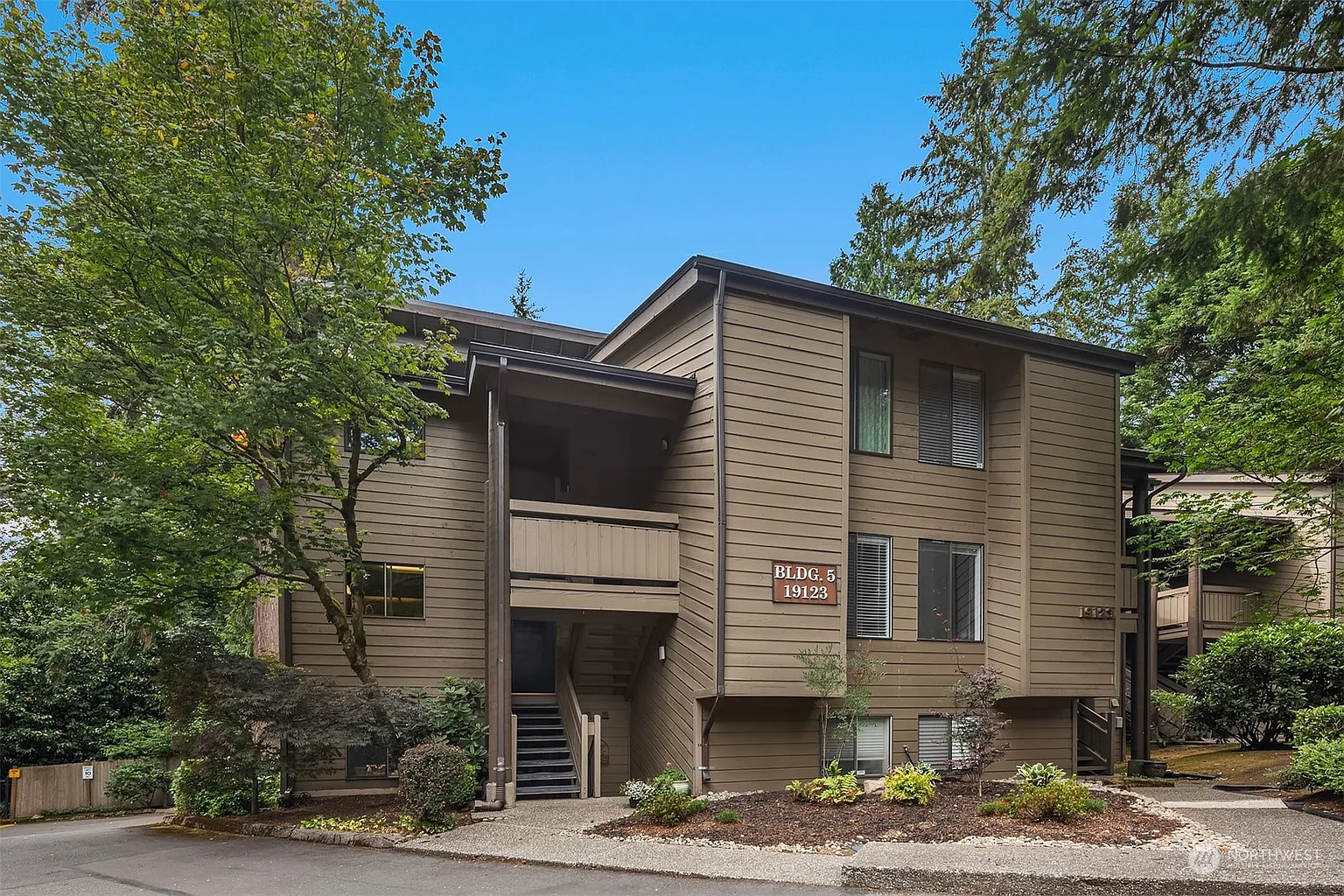 19123 Ballinger Way NE #201 photo 1