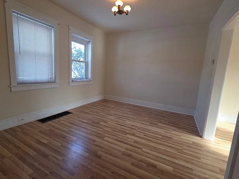 830 Media St — Photo 4