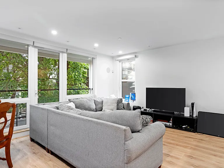 326 W Broadway #5 — Photo 9
