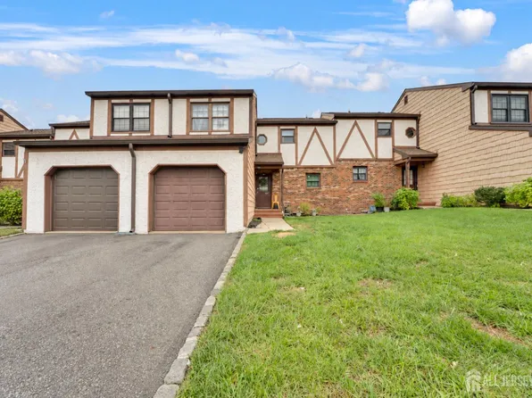 23 Wellington Ct, Sayreville, NJ 08872