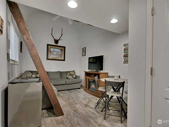 5th image of 20 N Bingham Place