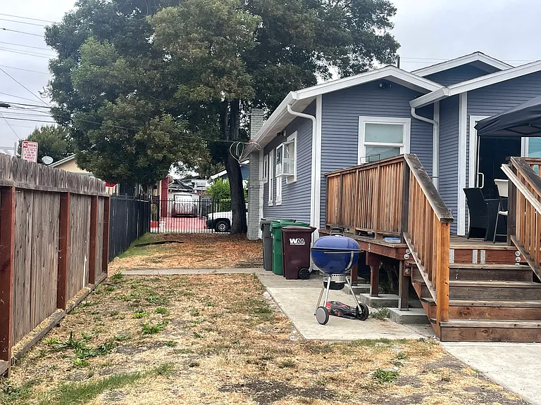 1700 70th Ave — Photo 2
