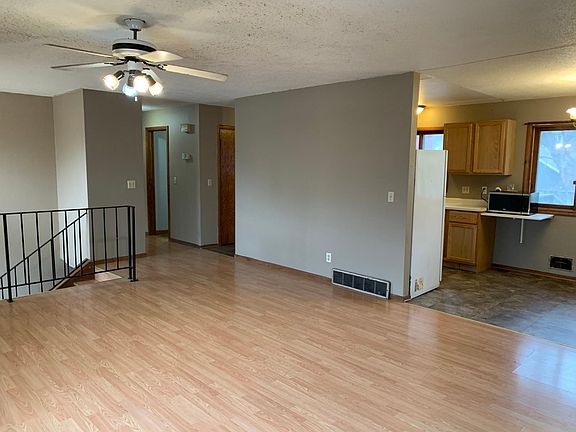 5th image of 287 Sturgis St