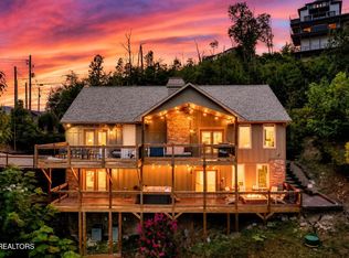 760 Wiley Oakley Dr, Gatlinburg, TN 37738