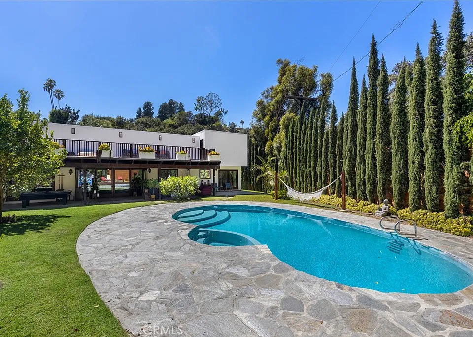 3092 Laurel Canyon Blvd