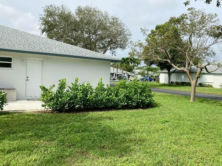 1155 S Drive Cir #A — Photo 4