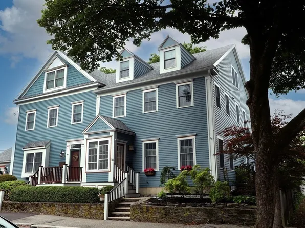 38 Charles St, Newburyport, MA 01950