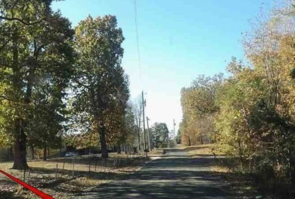 Exterior Neighborhood (street photo)