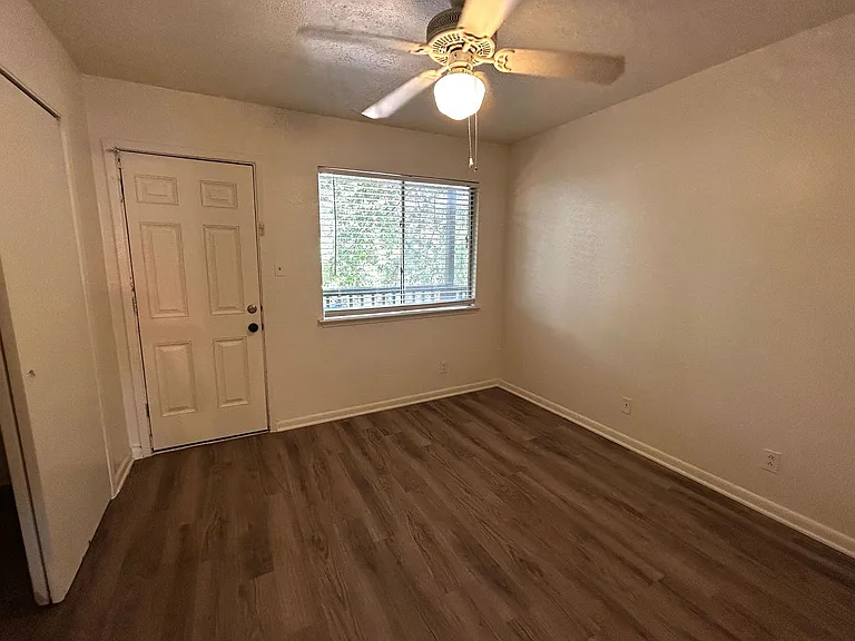 1010 W 23rd St #10 — Photo 13