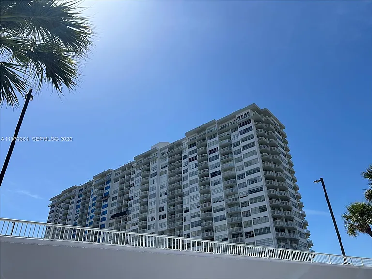 18031 Biscayne Blvd #904 — Photo 34
