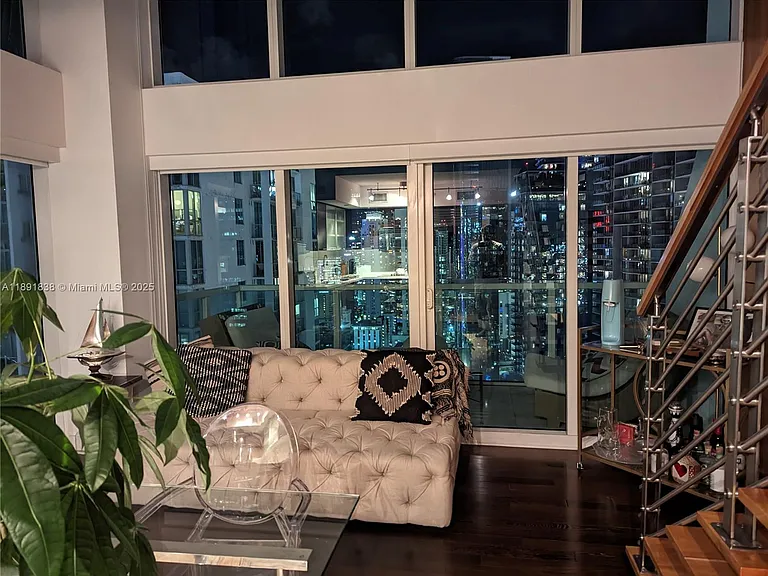41 SE 5th St #2302 — Photo 36