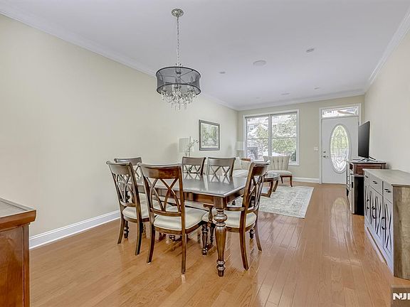 5th image of 1004 Whitney Ln