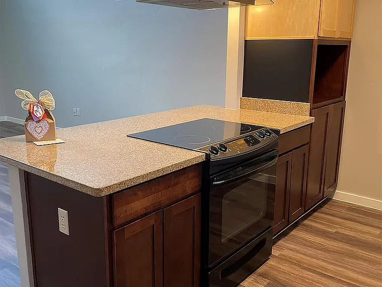 1 Bed 1 Bath Upstairs