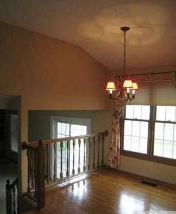 4th image of 8842 Hawthorne Dr