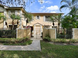 365 Prestwick Cir APT 3, Palm Beach Gardens, FL 33418