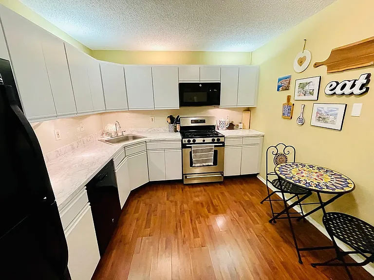 116 Edward Dr #114 — Photo 6