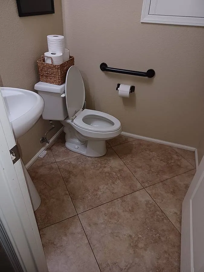 5 bed, 2974 sqft, $800 — Photo 3