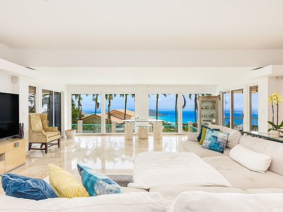 3rd image of 869 Ikena Cir